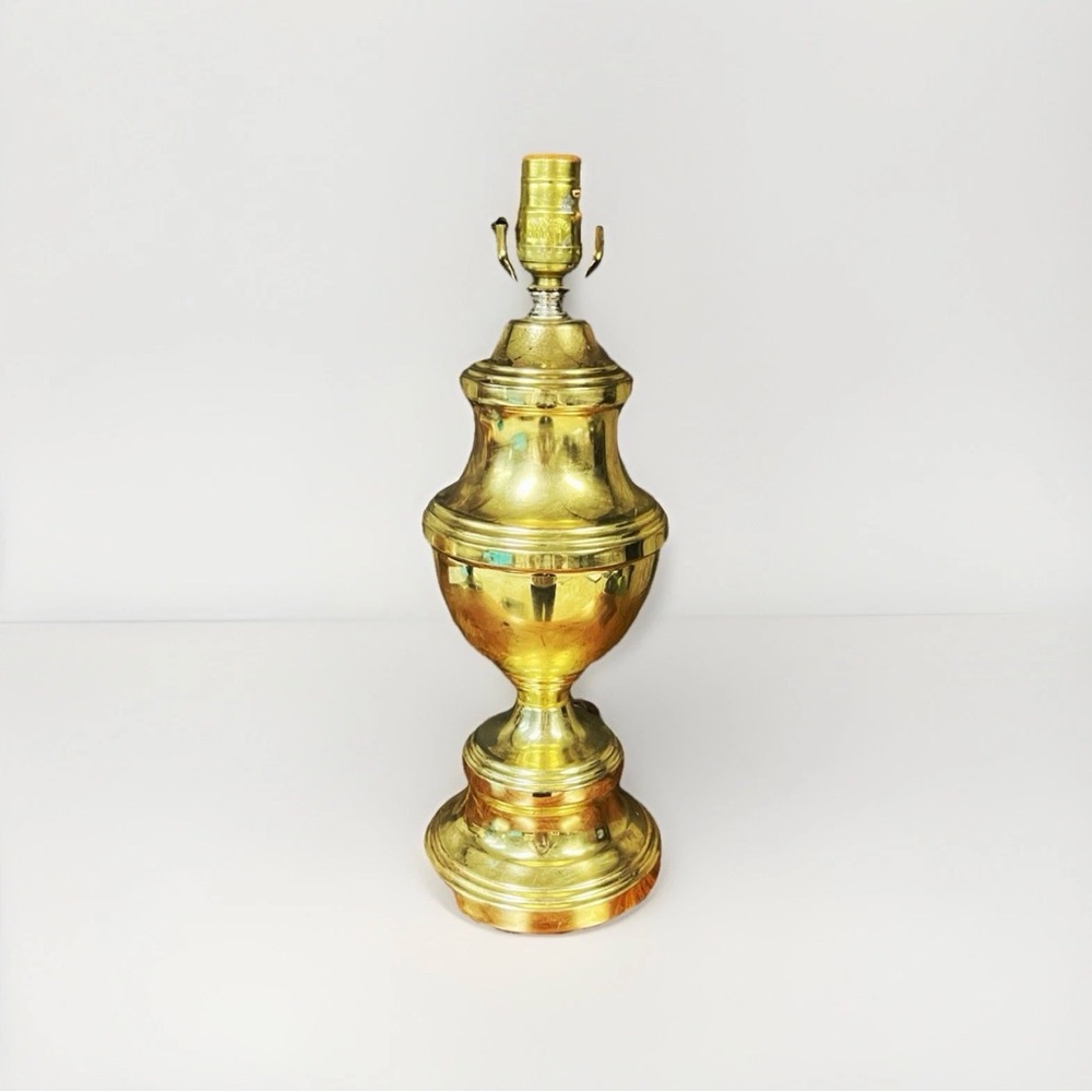 VTG Leviton Brass Plated Urn Trophy Table Lamp 12.5” Tall Hollywood Regency